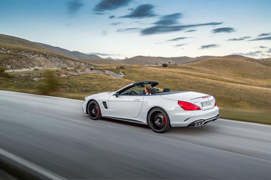  Mercedes-AMG SL63 2015 года  (фото 14 из 29)